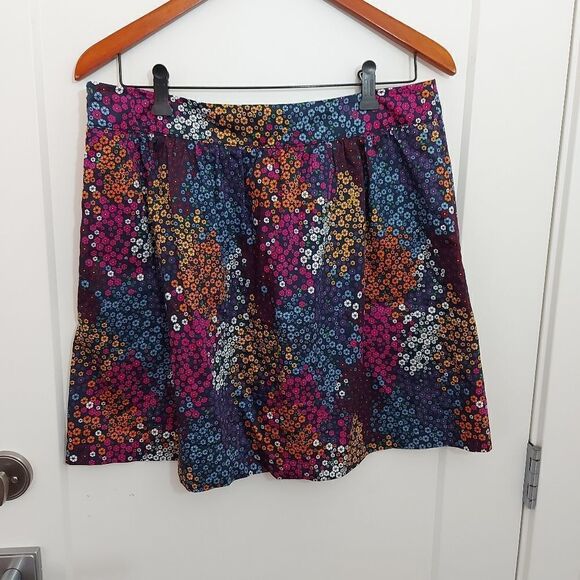 TOMMY Hilfiger Flowery Skirt Size 10 - Picture 3 of 5